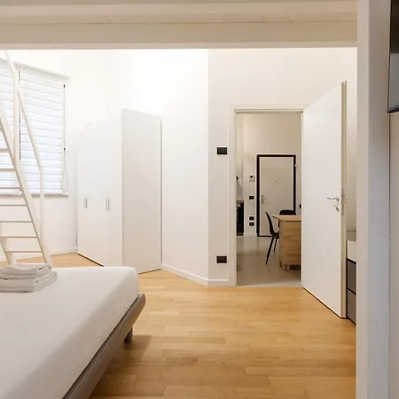 Cozy Corner With Balcony And Private Garage! Apartment Milan Exterior photo